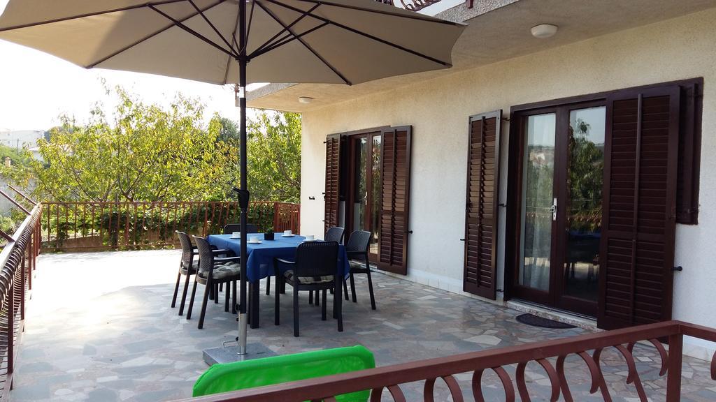 Appartement Apartman Dukic à Trogir Extérieur photo